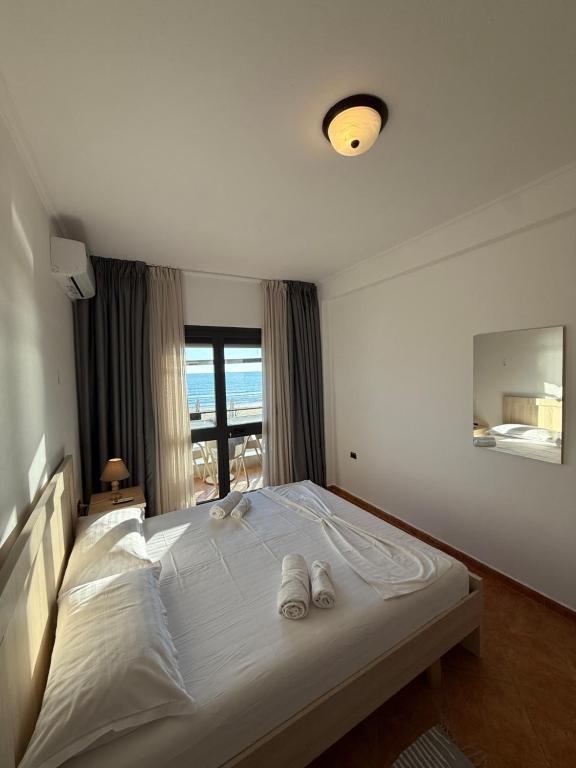Sea-view bedroom with double bed and balcony